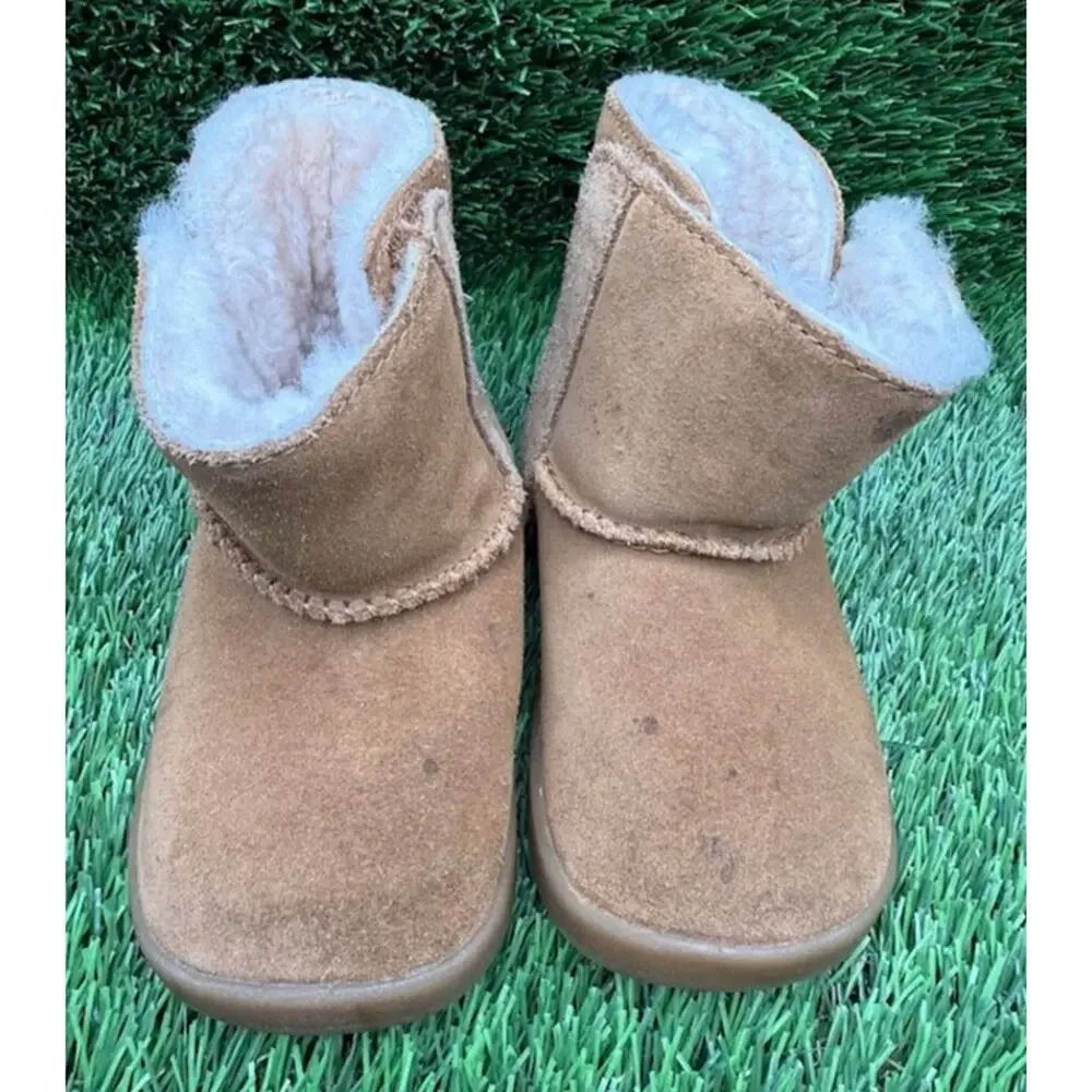 UGG Kids Keelan Boot Suede Brown Sheepskin 1096089I – Size 04 / 05 US